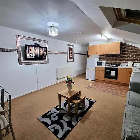 F15Gh - Stylish Home With Garden And Parking * 利兹